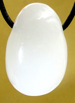 ARAGONIT weiss  TROMMELSTEIN gebohrt  EDELSTEIN  Anhänger   Nr.3  - Bild 1 von 2