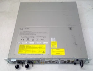 Cisco *ASR-9001* comprend 1x (A9K-MPA-4X10GE) et 1x (A9KMPA-20X1GE) ASR 9001 routeur - Photo 1/6