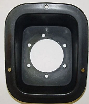 Cubierta de cuello de llenado de combustible de plástico OMIX ADA para CJ5 / CJ7 / CJ8 / Wrangler Foto 1 de 3