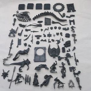 Menge (50+) Warhammer 40k und Fantasy Teile und Stücke - Bild 1 von 7