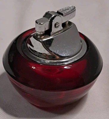 Antiguo encendedor de mesa de vidrio color rojo rubí vikingo mediados de siglo años 50 Foto 1 de 4