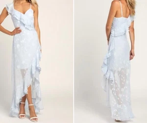 Neu mit Etikett - Lulus Forever Be Maxikleid hellblau Blumen Jacquard Rüschen - Bild 1 von 9