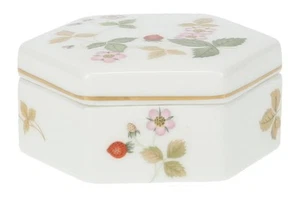 Wedgwood - Wild Strawberry - Hexagonal Box - 77984G - Picture 1 of 2