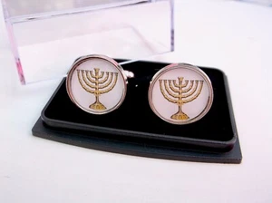 GOLD HANUKKAH MENORAH WITH STAR OF DAVID JEWISH CUFFLINKS BADGE GIFT - Picture 1 of 3