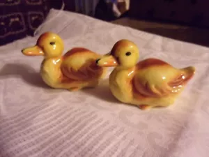 Goebel W. Germany Duck Ducklings Painted Porcelain Figurine Yellow Pair - LOTV - Picture 1 of 7