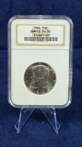 Medio dólar Kennedy 1964 - losa de muestra NGC | soporte de primera generación | 90 % plata - Imagen 1 de 4