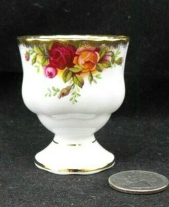 ROYAL ALBERT OLD COUNTRY ROSES EGG CUP - Picture 1 of 2