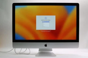 Chip in Glass! 27" 2017, iMac, BTO, i7-7700K, 32GB, 1TB SSD, Radeon Pro 580 - Picture 1 of 4