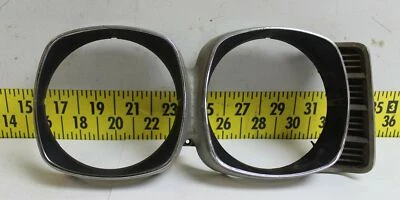 Bisel de faro Mopar LH usado OEM 2949723 1970 Chrysler New Yorker (SVM64) Foto 1 de 4