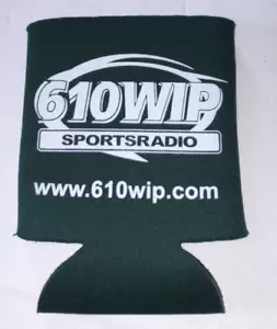 Radio deportiva Philadelphia Drink Koozie 610 WIP (verde) - bonito artículo de colección - Imagen 1 de 3