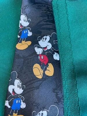Галстук Disney Mickey Mouse цветной на черном фоне неограниченное количество от Balance Inc. - Изображение 1 из 4