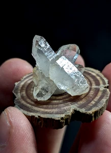 Racimo de cristal de cuarzo, stock antiguo, condado de Montgomery, Arkansas, con base de madera - Imagen 1 de 15