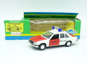 Gama 1/43 - Opel Rekord 2.0E Notarztwagen Ambulancia 8932 - Imagen 1 de 2