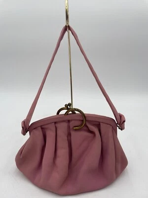 Bolso de mano plisado rosa vintage con cierre de bloqueo de beso dorado y forro satinado Foto 1 de 4