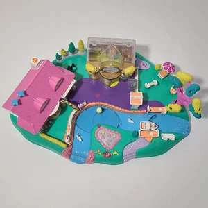 BlueBird Polly Pocket Magical Movin' Pollyville 1996 vintage con 1 figurina - Foto 1 di 7