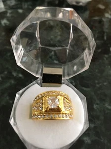 BEAUTIFULLY DETAILED CLEAR CRYSTAL MEN'S RING, Size 8 - Picture 1 of 1