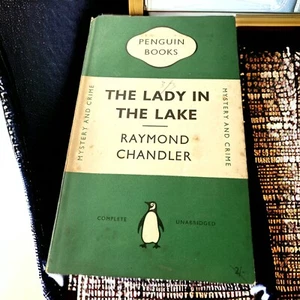 The Lady in the Lake by Raymond Chandler. A490-01-Books - Picture 1 of 7