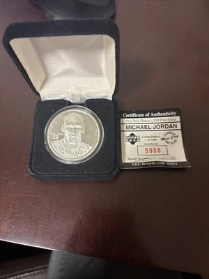 Moneda de plata MICHAEL JORDAN Highland Mint cubierta superior 1 oz 5988/7500 y certificado de autenticidad Foto 1 de 2