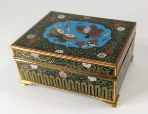 Antiguo joyero japonés con mariposas de esmalte Cloisonne - Imagen 1 de 14