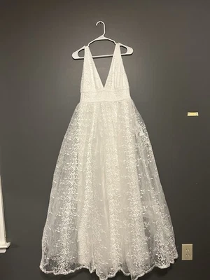 Brand New Lacey Lulus Wedding Dress Size M - Image 1 of 4