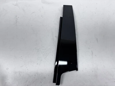 Aplique moldeado pilar puerta delantera izquierda OEM 23126291 Chevrolet Malibu 2013-2016 Foto 1 de 4