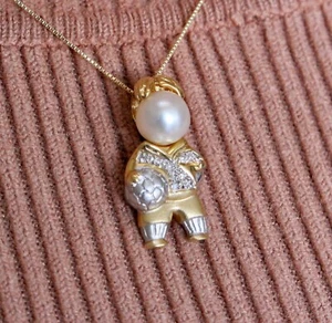 NEW 18K YELLOW GOLD SOCCER PLAYER PEARL AND PAVE DIAMOND PENDANT NECKLACE (18") - Picture 1 of 5