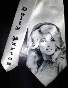 L@@K! Cravatta Dolly Parton in raso bianco - Young Dolly Pin Up Country - Foto 1 di 1