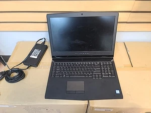 Alienware 17 R4 P31E 17.3" - i7-6700HQ 2.6GHz - 16GB RAM - GTX 1070 - BEZ OS - Zdjęcie 1 z 13