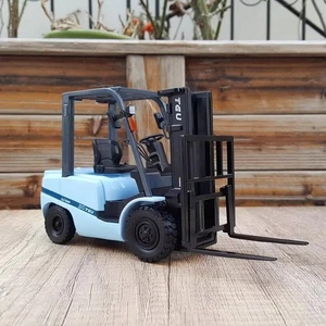 TEU 30 Forklift Truck 1/20 Scale Diecast Model Toy Gift Collection NIB - Picture 1 of 6
