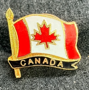 CANADIAN FLAG SOUVENIR ENAMEL PIN BADGE - Picture 1 of 3