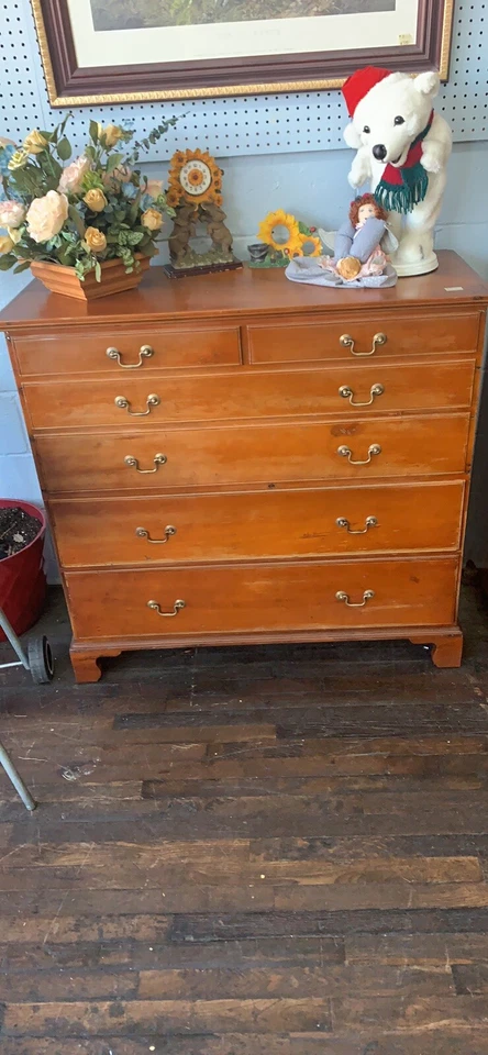 Excelente cofre de mula de cerezo del siglo XVIII  Foto 1 de 1