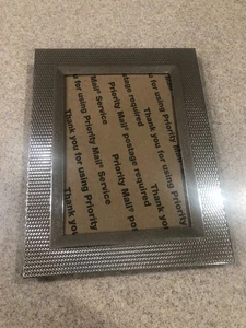 Marco de fotos de Fetco tono dorado independiente o montado en la pared 9" x 7" - Imagen 1 de 3