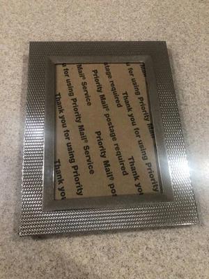 Marco de fotos de Fetco tono dorado independiente o montado en la pared 9" x 7" Foto 1 de 3