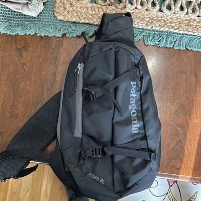 Pack de hombro negro Patagonia para hombre ligeramente usado Foto 1 de 4