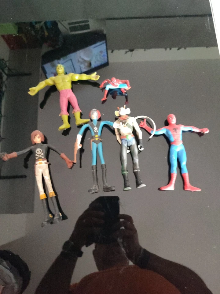 lotto action figure In Gomma e Plastica Vintage Molto Belli Come Ricordi - Immagine 1 di 4