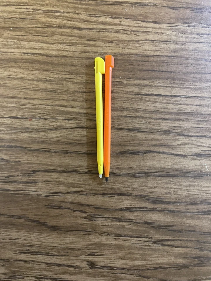 Lápiz óptico de plástico "NUEVO Nintendo 3DS" "PACK DE 2" SOLO SE ADAPTA A "Nintendo NUEVO 3DS" Foto 1 de 1