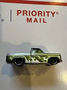 Camión Hot Wheels '83 CHEVY SILVERADO gris con verde llamas HW NUEVO SUELTO PAQUETE DE 5 caja - Imagen 1 de 8