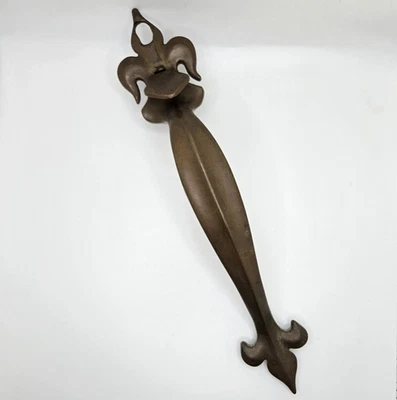 Manija antigua de prensa de pulgar de tirador de puerta de latón Fleur De Lis victoriana recuperada 11" Foto 1 de 4