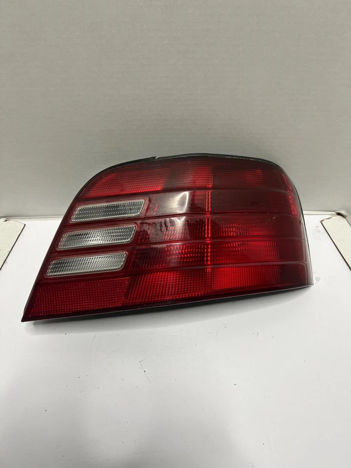 Luz trasera lateral derecha para pasajero derecho Mitsubishi Galant 1999 a 2001 OEM S5244 DG Foto 1 de 4