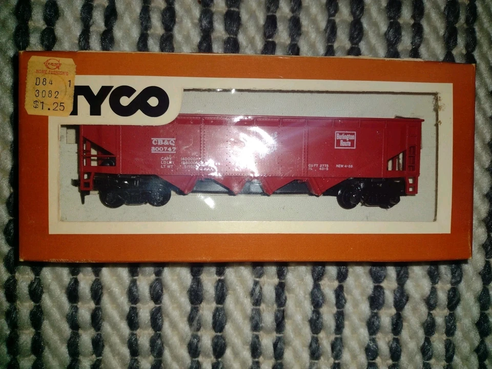 Vintage TYCO 344B:250 Burlington Non-Operating Hopper Car in Original Box - Image 1 of 1