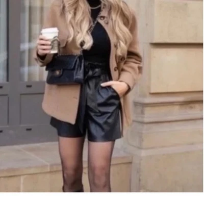 Zara 人造皮革黑色短裤腰带大号 — 第 1/4 张图片