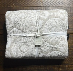Pottery Barn Deepika Padukone Handcrafted Quilt Neutral King/Cal King Brand New - Picture 1 of 5