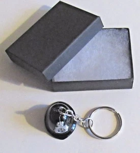 F) KEYRING METAL BRITISH POLICE HELMET BELL HAT BLACK ER BADGE OFFICER PATROL  - Picture 1 of 3