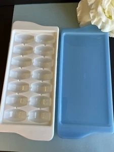 XOXO Covered Ice Cube Tray - Picture 1 of 1