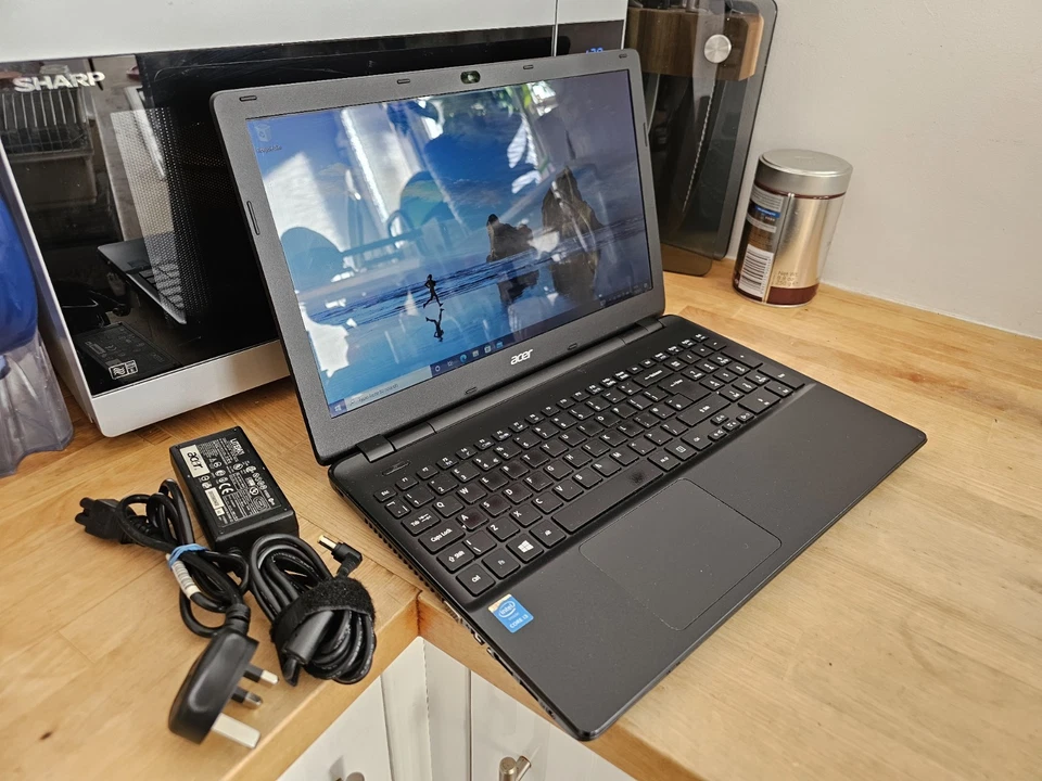 Acer Aspire P256-M Core i3 240GB SSD 8GB Ram Win 10 15.6" HDMI Webcam Laptop - Image 1 of 4