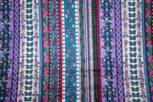 SCHMETTERLING UND PAISLEY STREIFEN AUS FEDERN - 100% BAUMWOLLSTOFF - Bild 1 von 4
