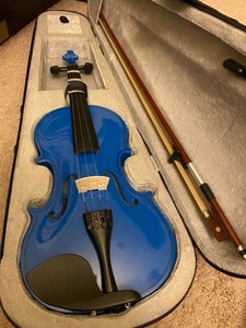 4/4 Beautiful Blue Violin with Accessories (used - in GOOD condition) 