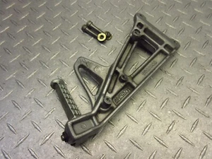 2001 99-04 Triumph Sprint ST 955I Left Rear Passenger Foot Peg Rest Bracket OEM - Bild 1 von 13