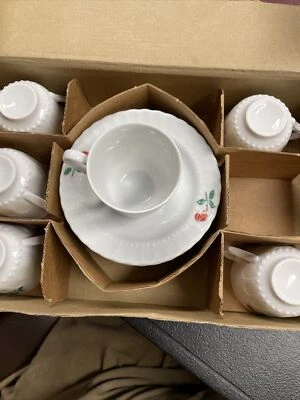 Juego de café turco de porcelana Kutahya, servicio para 6 tazas y 6 platillos patrón rosa Foto 1 de 4