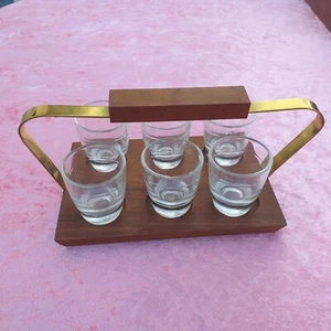 6 Schnaps Gläser 5 cm selten Set im Teak Messing Ständer 15 x 10 cm Retro 60er - Bild 1 von 5